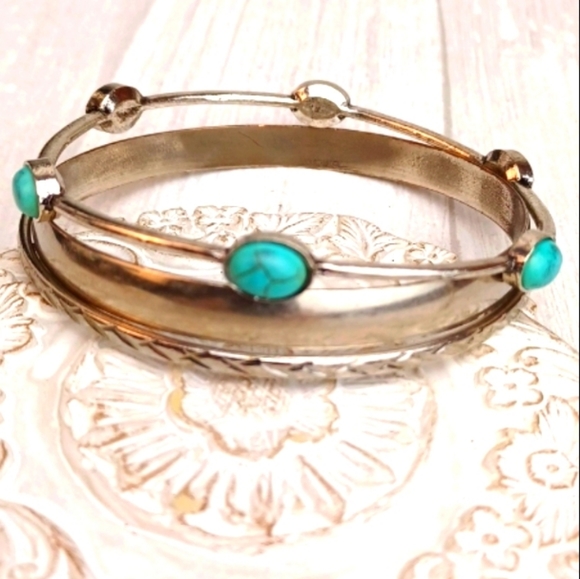 ❤️BUNDLE ONLY❤️ Sliver & Faux Turquoise Tone 3 Bangle Ensemble - Picture 1 of 4